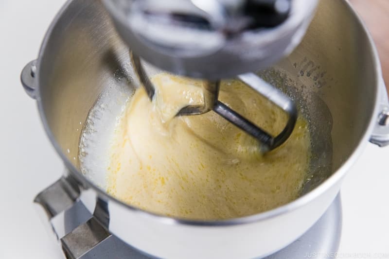 Stir on low speed (Speed 2 on my KitchenAid Professional HD stand mixer) for 1 minute to combine. You could also stir it with a wooden spoon.