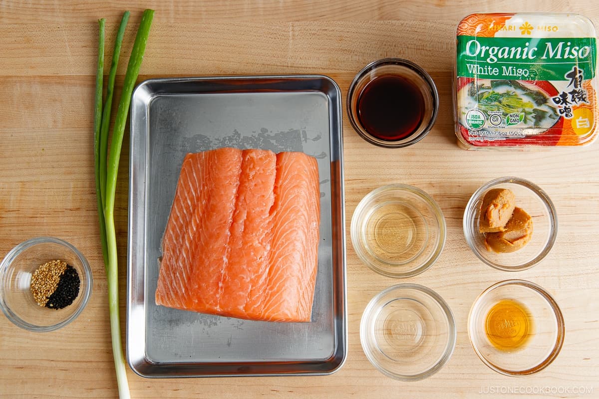 Gather all the ingredients.To check 2 skin-on salmon fillets for bones, run your fingers along the flesh and sides, then pull them out with fish boning tweezers. To check for scales, run your fingers over the fish skin and scrape them off with the flat edge of a knife.