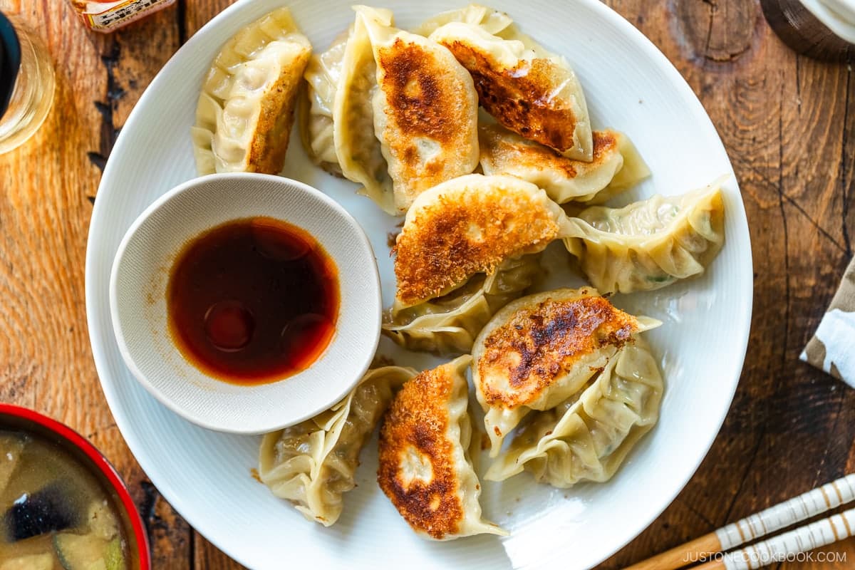 You can use these Homemade Gyoza Wrappers to make Gyoza, vegetarian/vegan Vegetable Gyoza, Chicken Shiso Gyoza, Gyoza with Wings (Hanetsuki Gyoza) and Korean-style Kimchi Gyoza. If you‘re new to making Japanese potstickers, see my tutorial on How to Fold Gyoza.