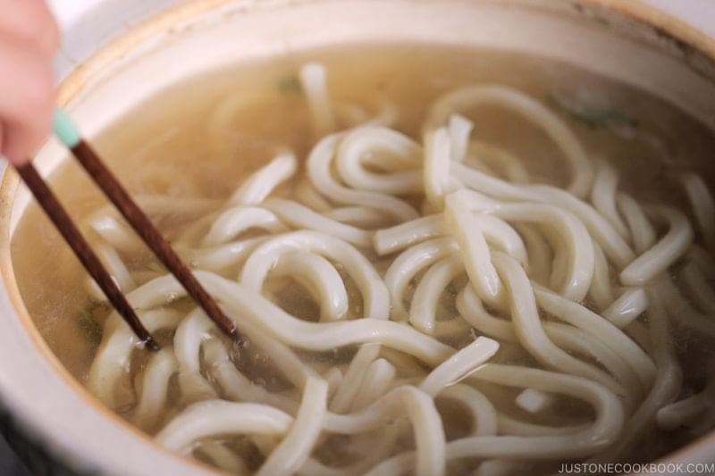 Add the udon noodles to the pot and reheat for 1–2 minutes. Lightly season the broth with salt and white pepper, if you‘d like (optional).